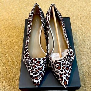 Ann Taylor Teagan leopard side bow pump.
